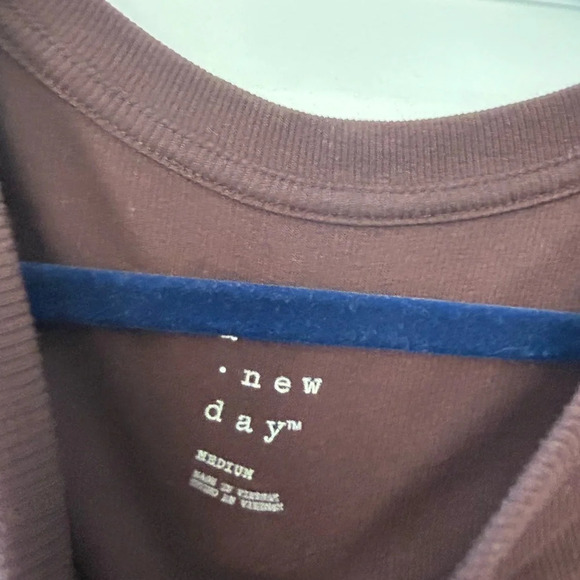 A new day maroon ribbed tee - Picture 2 of 5